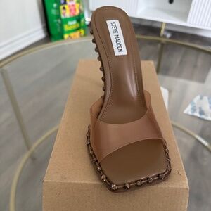New in the box steve madden 8.5